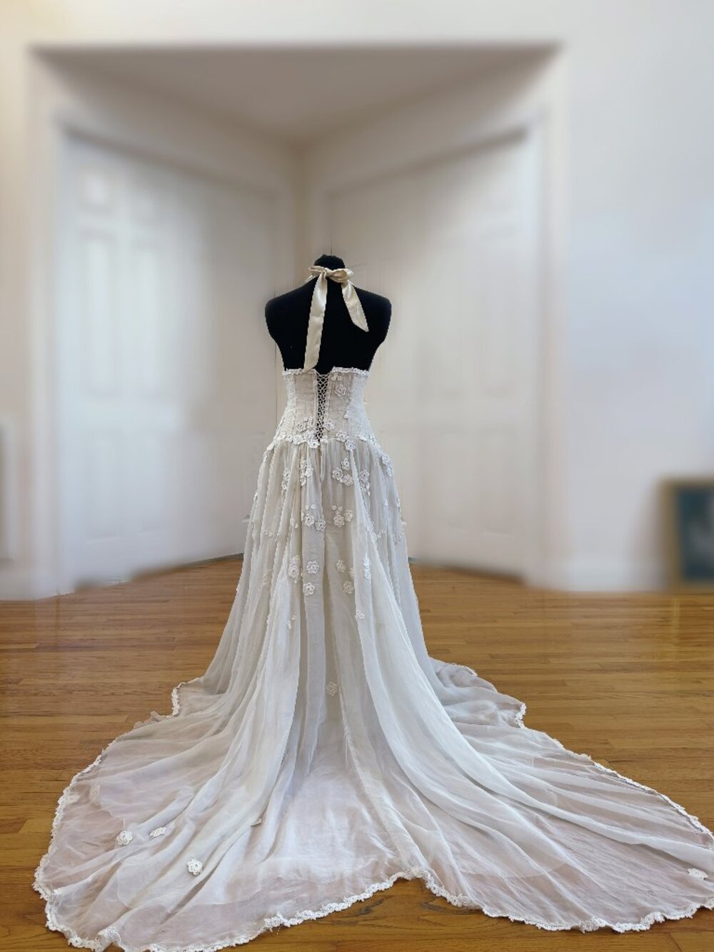 Vintage Basque Waist Ivory Chiffon Floral Lace Bohemian Wedding Dress - Picture 5 of 6
